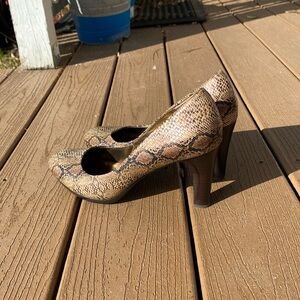 Anne Klein Clemence 3 faux snakeskin stacked look heel pumps in gold/ brown 10